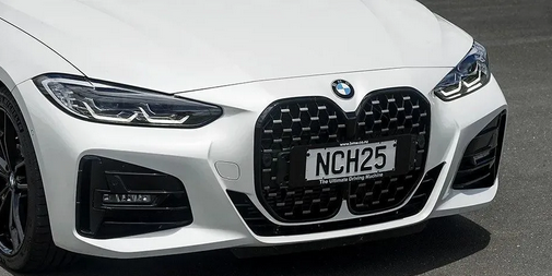 全新宝马420i双门轿跑超大格栅引发"争议"!