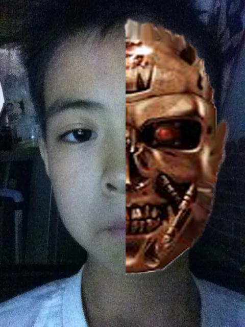 求大神帮我p成一半是人脸一半是终结者的脸谢谢了