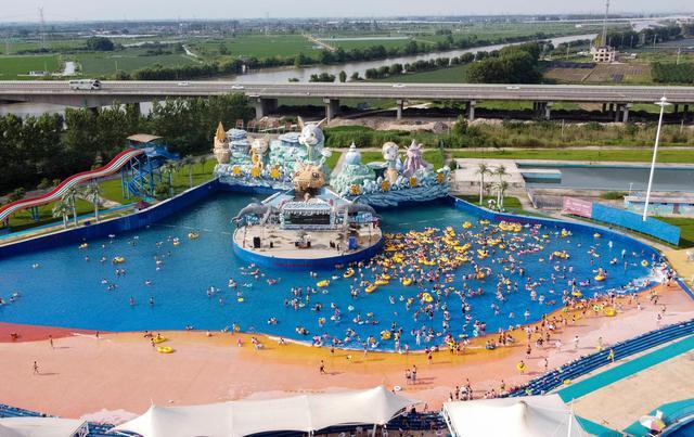 江苏泰州:水上乐园戏水享清凉