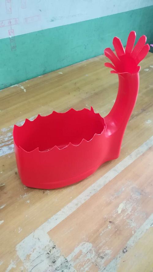 用洗衣液瓶子制作的花瓶还行吧