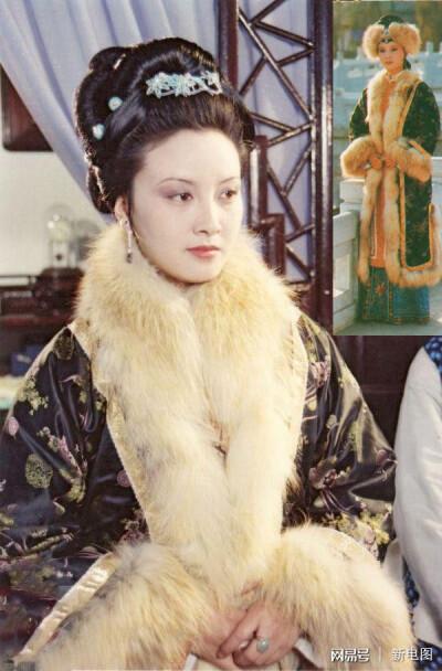 【87版红楼梦】——(王熙凤)玄青花鸟纹样云锦镶金色边大毛对襟长袄