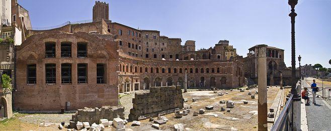 图拉真市场,图拉真广场