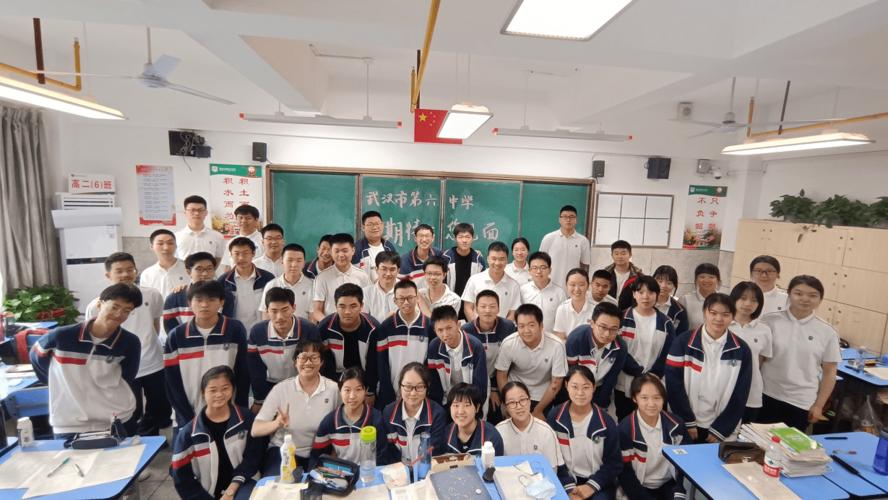 武汉六中学生走进北大百年讲堂张维为给武汉中学生点赞