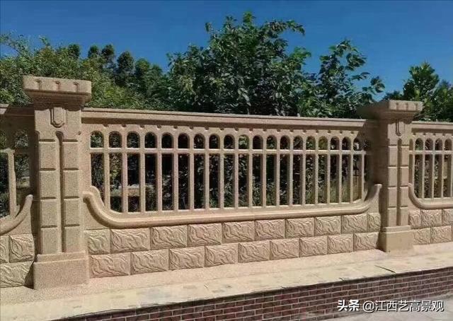 别墅围墙混凝土护栏,庭院围栏效果图,河源水泥艺术围栏厂家喷漆