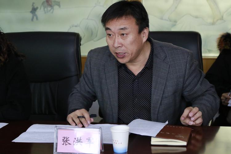 第二项:课题主持人张洪军副校长做课题报告.