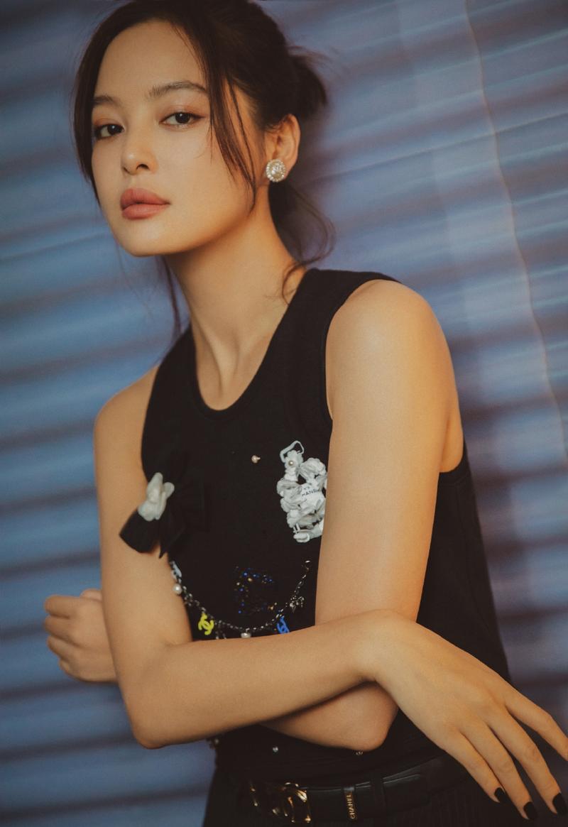 简介:辛芷蕾七夕性感酷黑写真图片,分享一组辛芷蕾图片给大家,图中的