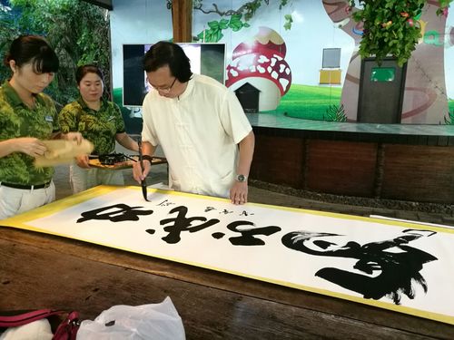 刘一,全国著名的书法家?到这份上也够悲催的.