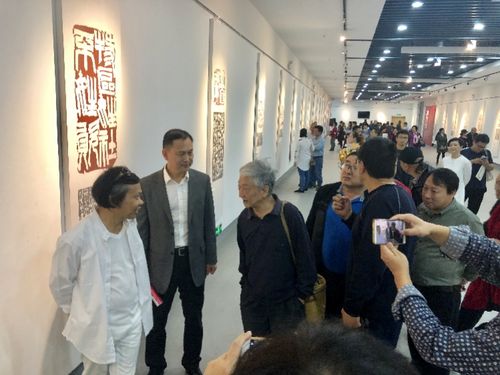 用一块块普通的石头记录中国梦,钟国康篆刻展深圳开展