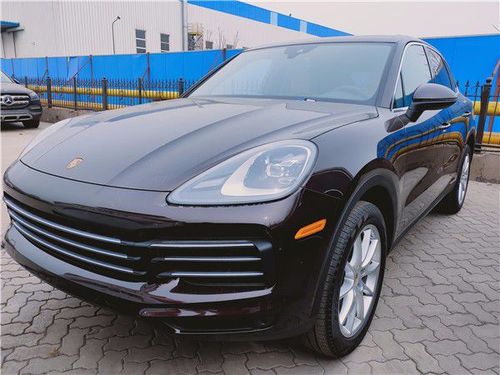 2021款保时捷卡宴突出雕刻感的腰线强化