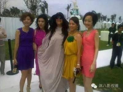 张兰还对媒体吹嘘说婚礼是万达赞助的,引来王思聪炮轰.