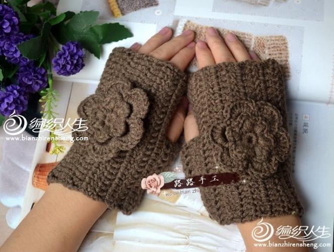 这款手套钩法非常的简单,基本就是钩长针:   用中粗线,潮钩9号   用