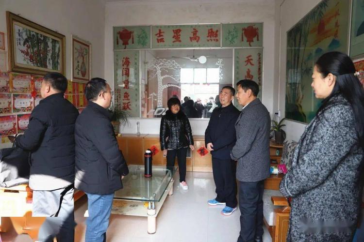 南阳市委宣传部,文明办对我市这3个家庭登门拜访,看看