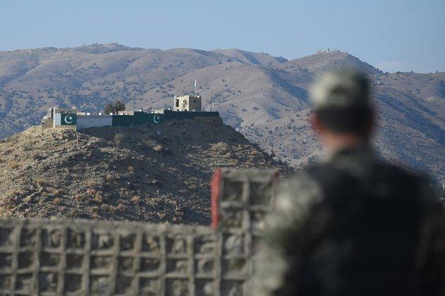 巴铁双线作战突然强硬开火炮轰两大邻国为阵亡士兵复仇