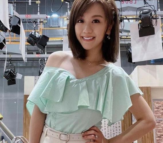 女星苗真承认离婚回想儿子受伤经历不禁落泪