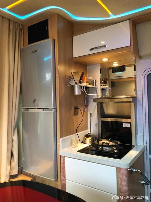 房车独立厨房,安装集成灶,爆炒无忧确保房车生活品质