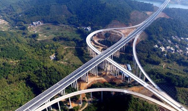 武大高速公路全长126公里是武汉向北方发展的一条重要通道