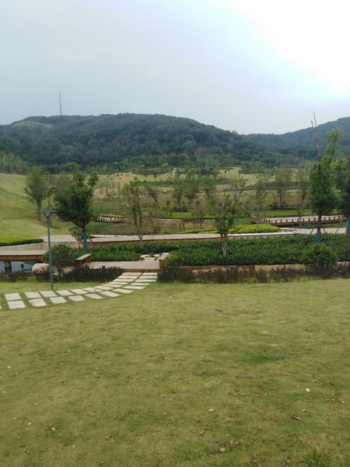 确山县盘龙公园,山脚下的美景._美景_盘龙山公园_出行