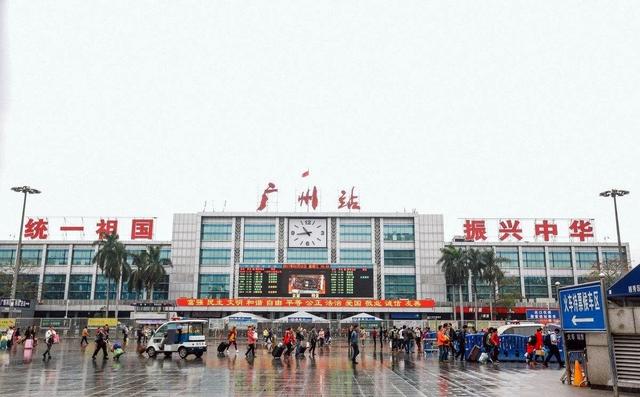 肇庆站,位于肇庆市端州区,始建1989年,是广佛肇城际轨道终点站.