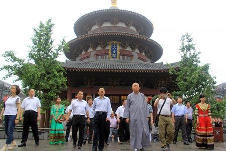 相关阅读:玉林岭南美玉胜景如林    南宁青秀山观音寺   青秀山位