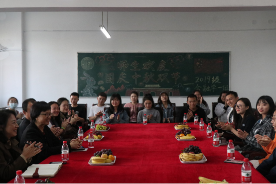 引领立德树人,落实以生为本——党委书记刘小辉,院长于沐琳深入班级