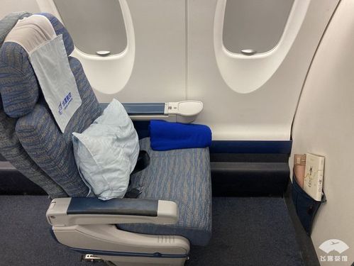 商务舱与a320商务座椅差不多.前舱商务舱是一排3座.