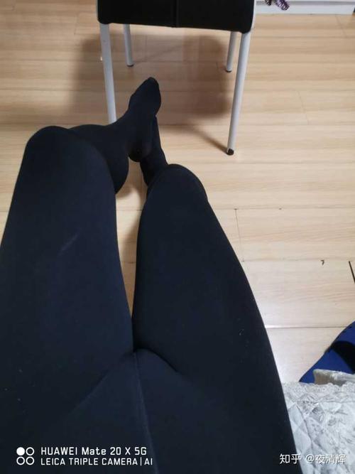 男生这样穿长筒袜可以吗?