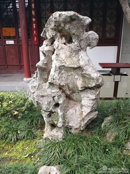 江南四大名园之瞻园里的太湖石(部分)