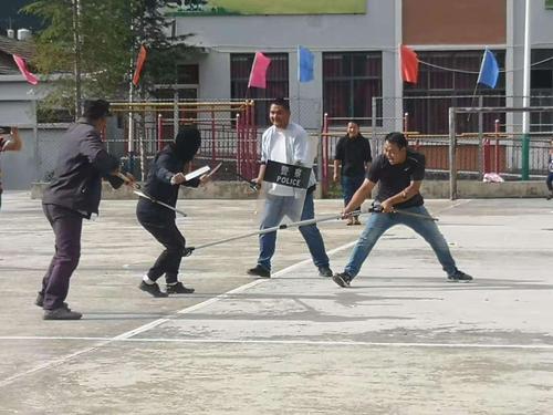 保障校园安全,我们在行动――巴迪中心完小高级部安全