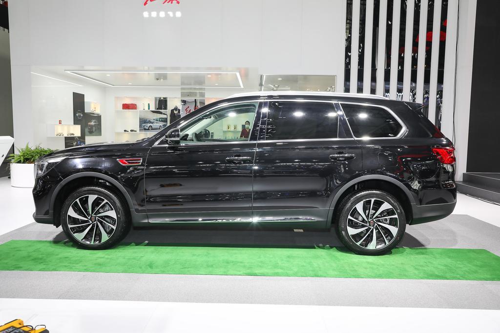 2022款红旗hs7,27.58万起,安全配置丰富,2.0t及3.0t发动机可选