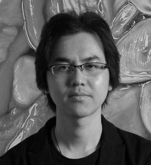 画烂鱼的画家叫做周松,他喜欢画一些食物腐败的样子,像是烂鱼还有
