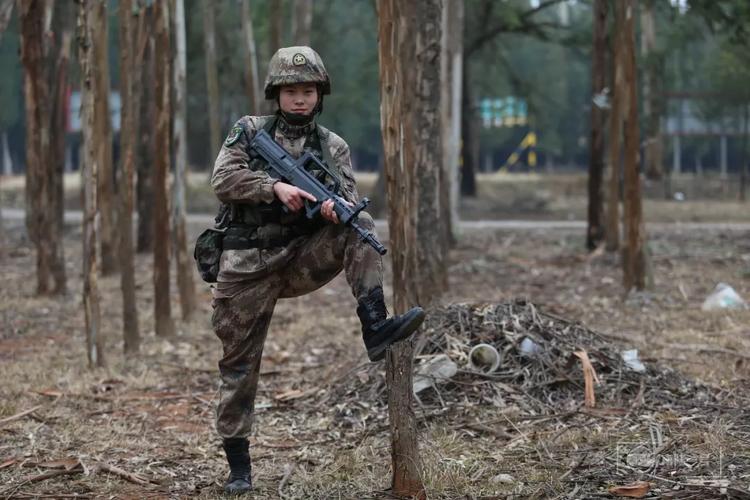 这个特战女兵不简单,被直接评定为"特战一级"