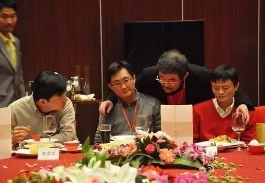 能让马云和马化腾不计恩怨同桌吃饭的,也