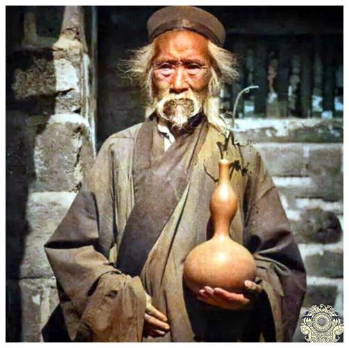 "其中男性的道士被称为"乾道",或者被称为羽士,真人,神仙,道人,等等