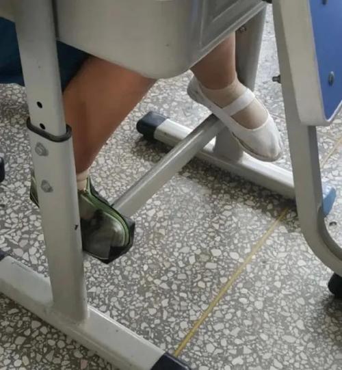 上学时不小心把鞋子弄丢了怎么办女学生的遭遇简直了哈哈