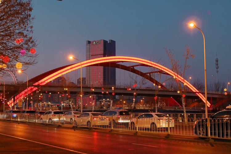 天津市夜晚的金刚桥