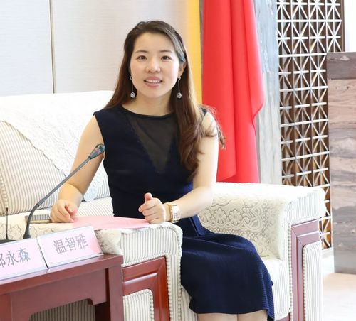 交流会上,我商会秘书长温智雅代表商会对深职院校友企业家联合会一行