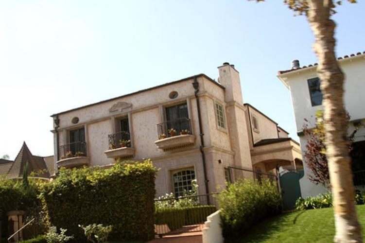 比弗利山庄(beverly hills).