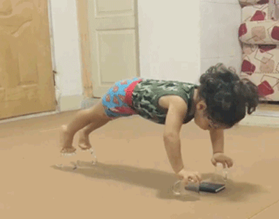 建树的arat hosseini,训练起来自然也和平常人不同,一个简单的俯卧撑