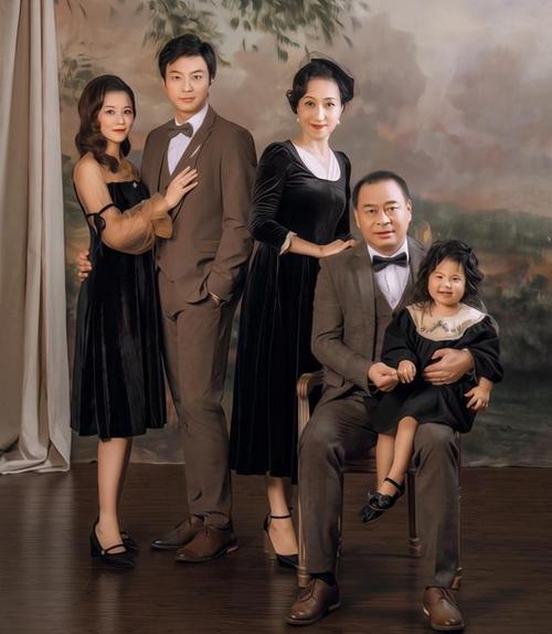 临河照相馆里幸福满满,国庆你拍全家福了么?