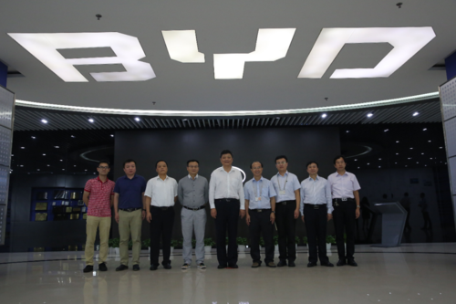 我校党委书记张新佳一行赴比亚迪汽车有限公司考察合影