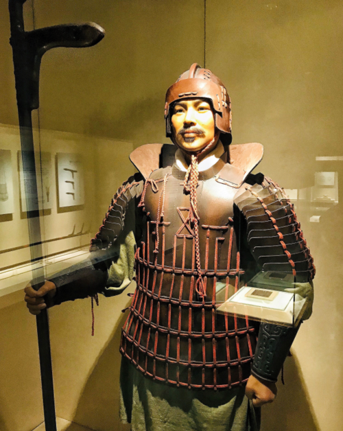 原创商代皮甲长啥样考古学家很考验想象力只能靠这坨残迹猜