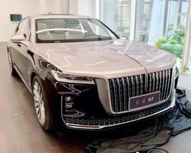 新一代的红旗h7实车亮相,整体的外观气场能够媲美奔驰(参数|图片),在