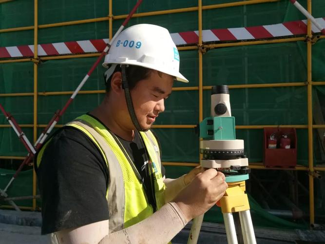 寻找"最美建筑工匠" :农民工测量员,奋斗成就人生梦想