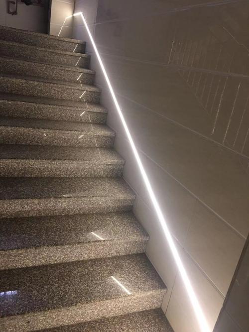 网红水流楼梯感应灯带diy制作明装暗转楼梯感应灯流水感应灯带包