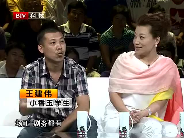 王为念前妻小香玉两个"儿子"首次曝光,上台先给妈妈一个拥抱