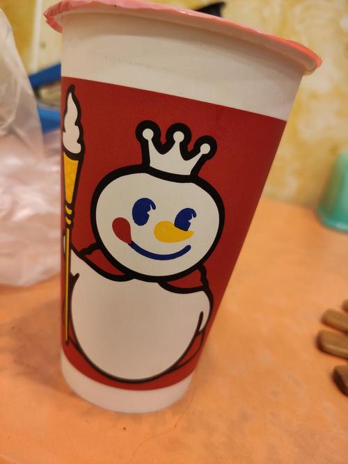 一杯蜜雪冰城的奶茶.