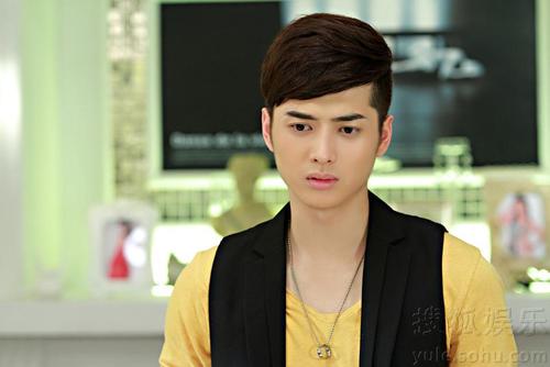 《花非花》内敛魅力     搜狐娱乐讯 韩承羽主演大型情感剧《花非花雾