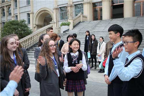 温州晚报英国女中回访温州二外促进学校国际交流