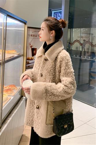 新款卡拉卷皮毛一体女装短款羊剪绒外套女颗粒羊羔毛皮草大衣女