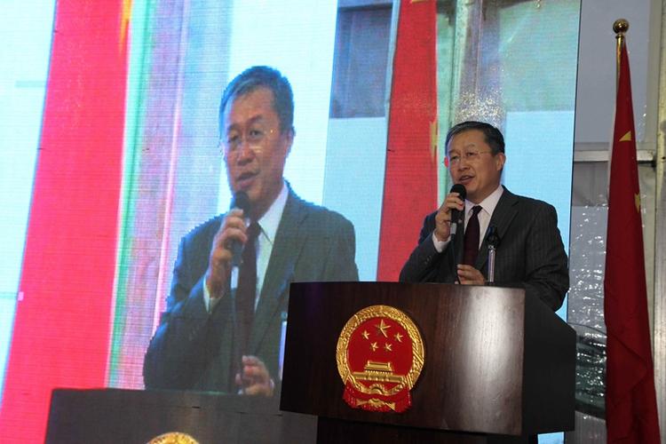 中国驻毛里求斯大使李立发表致辞.毛里求斯使馆供图